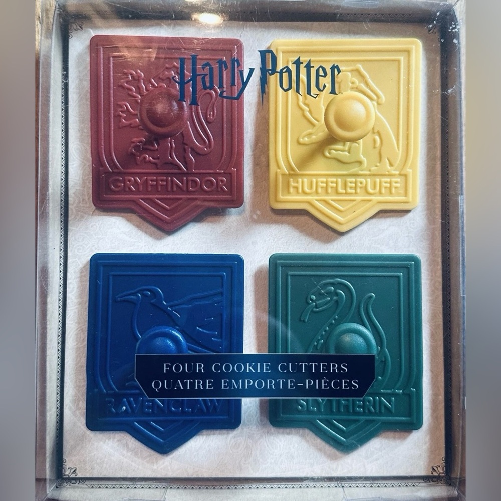 Harry Potter Williams Sonoma Hogwarts House Cookie Cutters New in sealed box